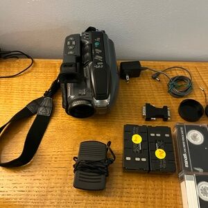 Panasonic Palmcorder PV-L511D-K VHS-C Camcorder Bundle + Tapes
